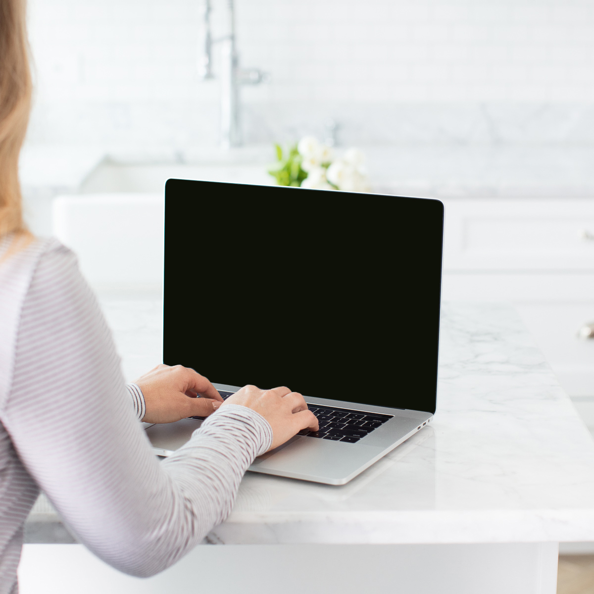 women typing laptop